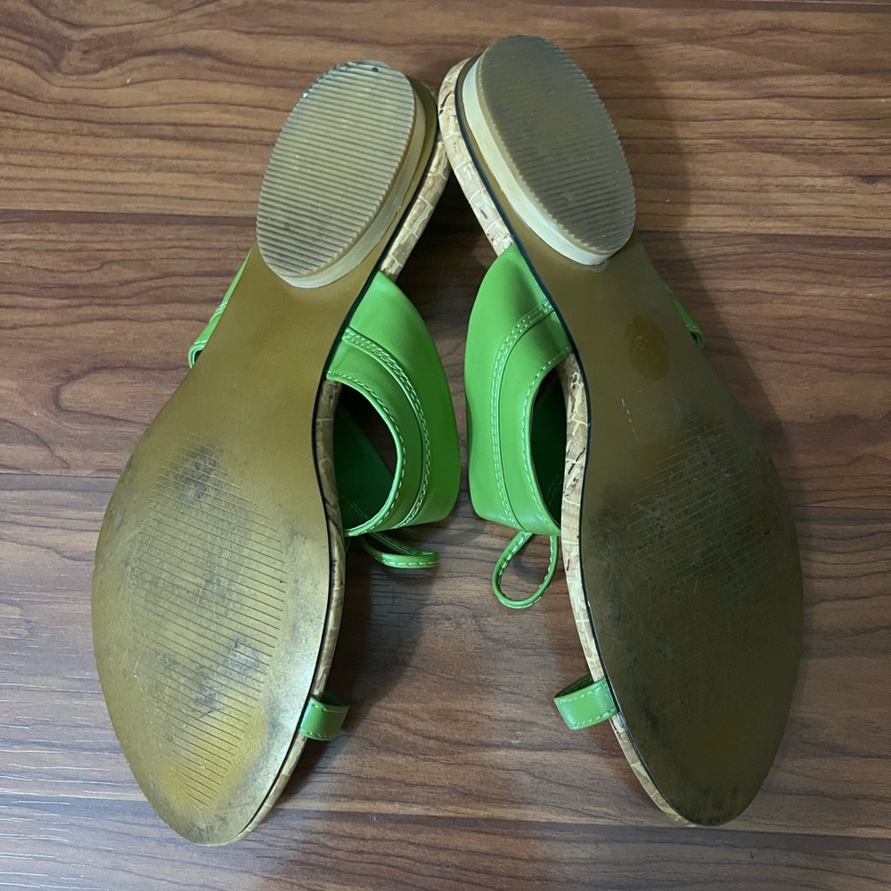 Vibrant Green Sandals with Bow Detail - Picture 3 of 3